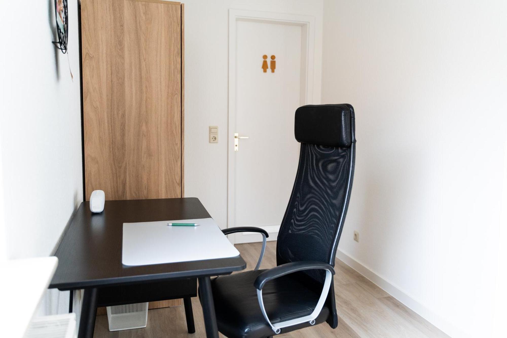 לודוויגסבורג Lubu Stay Central, Cozy, With Workspace And Parking מראה חיצוני תמונה